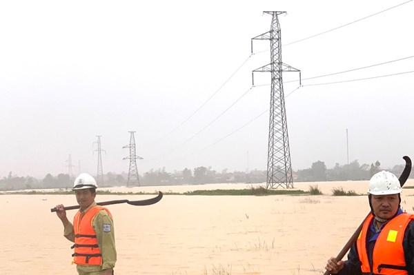 PTC 2 đảm bảo truyền tải điện liên tục từ Bắc vào Nam trong mưa lũ