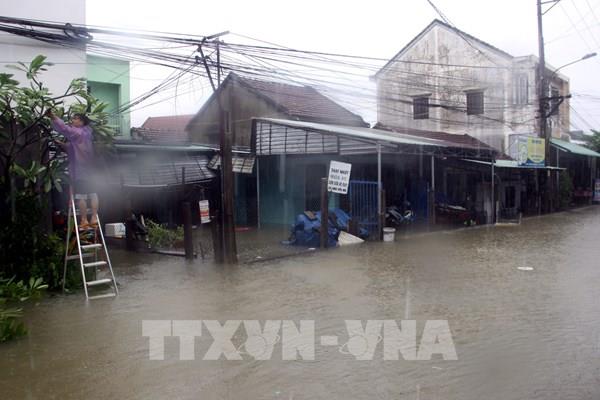 Quảng Nam: Mưa lũ kéo dài, nhiều công trình công cộng và nhà dân bị hư hại