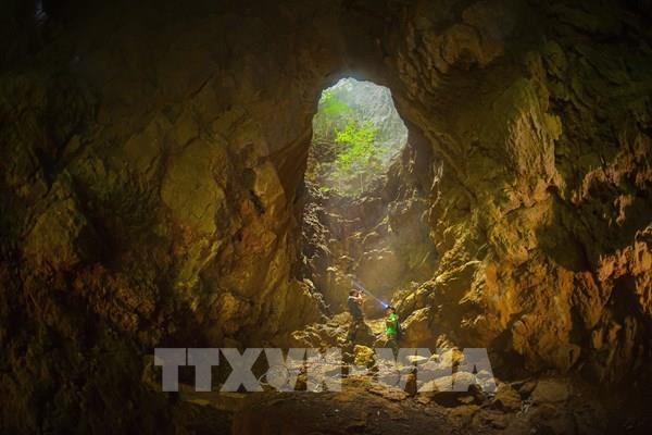 Tam Cốc dịu đẹp trong sắc thu