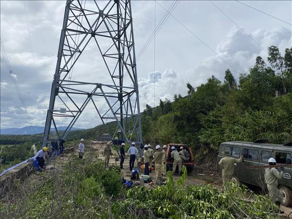 Nguy cơ từ các điểm sạt lở gần các vị trí cột đường dây 500 kV Bắc – Nam