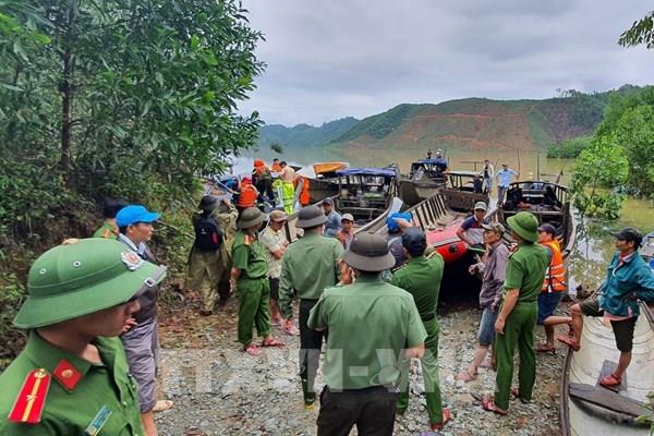 Vụ sạt lở tại Thủy điện Rào Trăng 3: 983 người tham gia tìm kiếm người mất tích