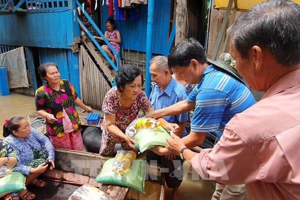 Khẩn cấp cứu trợ người gốc Việt bị lũ lụt tại Kampong Speu - Campuchia