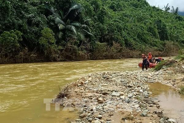 Mưa lớn, đường vào Thủy điện Rào Trăng 3 xuất hiện nhiều điểm sạt lở mới