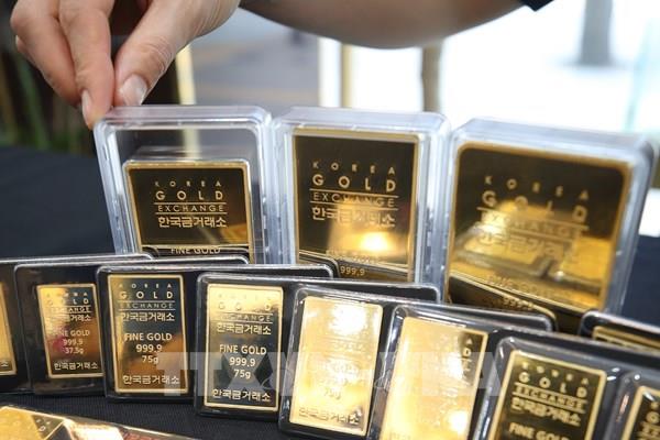 Giá vàng châu Á giảm nhẹ trong phiên chiều 24/6