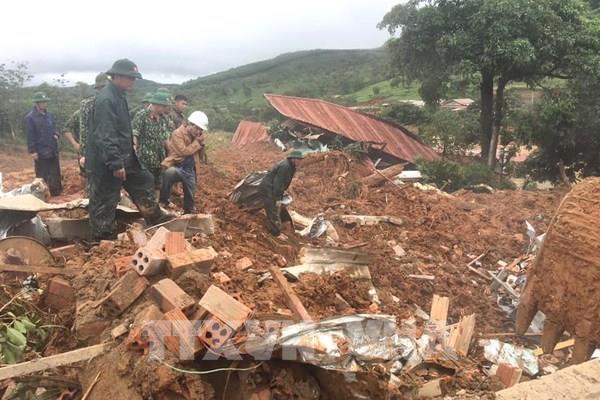 Đã tiếp cận được hiện trường sạt lở đất ở Quảng Trị, đường vào bị chia cắt