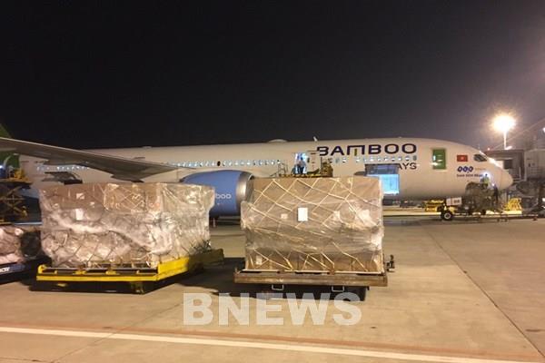 Bamboo Airways vận chuyển miễn phí hàng cứu trợ đến các tỉnh miền Trung