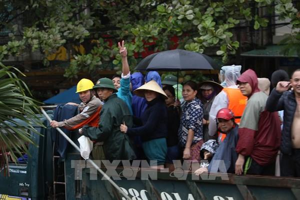 Người dân Hà Tĩnh tìm cách “sống chung với lũ”