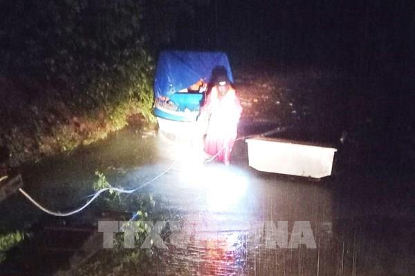 Quảng Bình: Mưa to kèm gió lạnh, một số vùng nước rút nhưng rất chậm