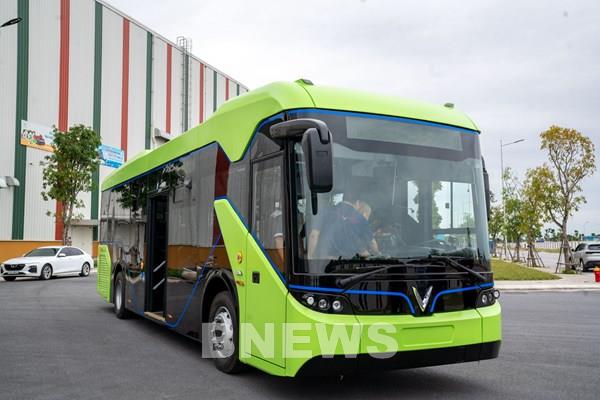 Xe buýt điện của VinFast có thể chạy đến 260km sau mỗi lần sạc