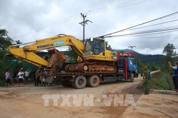 Lên phương án nổ mìn phá tảng đá trên 30m3 chặn đường vào Thủy điện Rào Trăng 3