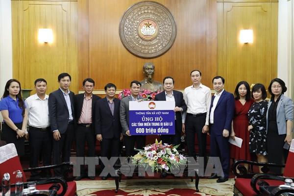 265 tỷ đồng ủng hộ đồng bào miền Trung qua hệ thống Mặt trận Tổ quốc