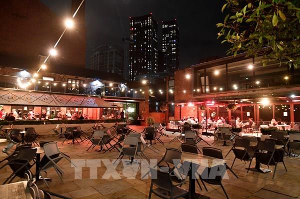 Thêm hàng triệu người dân Anh phải chịu cảnh phong tỏa