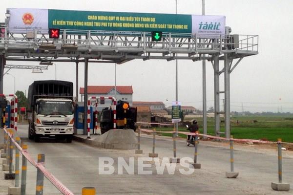 Đề nghị miễn phí BOT cho phương tiện vận chuyển hàng hỗ trợ miền Trung