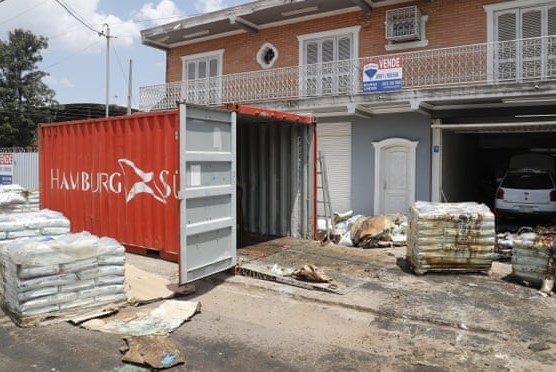 Phát hiện 7 tử thi trong một container chứa phân bón ở Paraguay