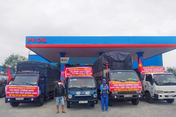PVOIL hỗ trợ xăng dầu cho xe cứu trợ đồng bào bị lũ lụt miền Trung