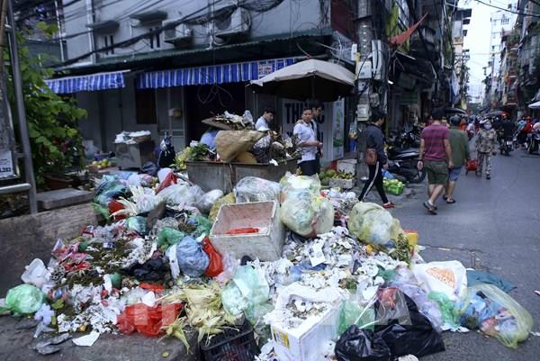 Chủ tịch UBND thành phố Hà Nội chỉ đạo xử lý việc công nhân môi trường bị nợ lương