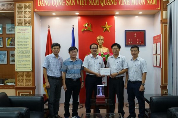 Công ty Truyền tải Điện 3 ủng hộ, hướng về miền Trung