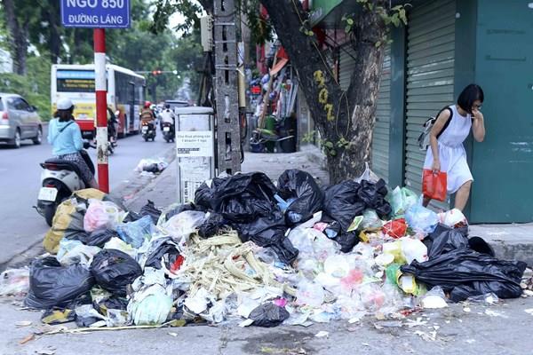 Lần thứ 2 ở nội thành Hà Nội bị rác thải bủa vây