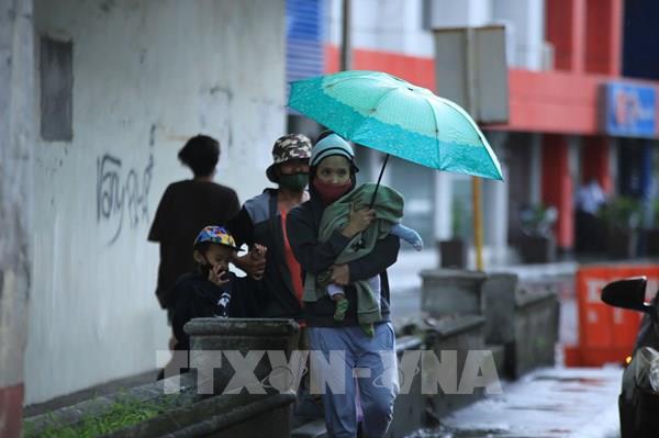 Bão Molave hoành hành đảo Luzon của Philippines, 12 ngư dân mất tích