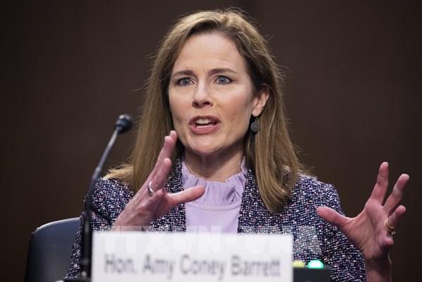 Bà Amy Coney Barrett chính thức trở thành Thẩm phán Tòa án Tối cao Mỹ
