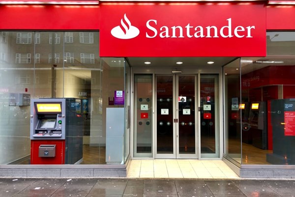 Tập đoàn ngân hàng Banco Santander có lợi nhuận trở lại trong quý III/2020