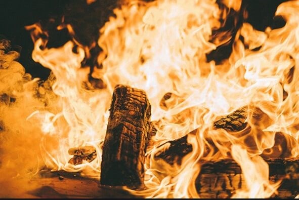 Cháy xe container, cao tốc Thành phố Hồ Chí Minh - Trung Lương tắc nghẽn