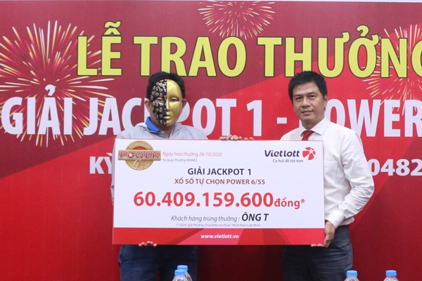 Vietlott trao gần 60 tỷ đồng cho người chơi đến từ Vĩnh Long