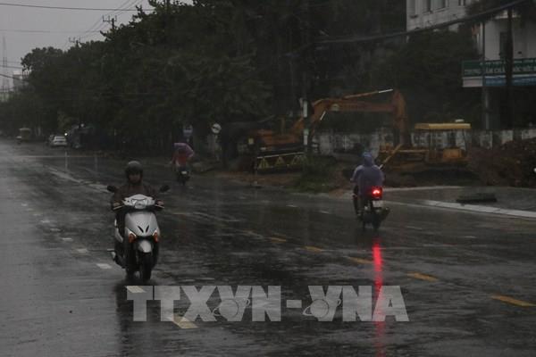 Cập nhật mới nhất bão số 9: Phú Yên 38 xã mất điện, Quảng Ngãi 2 người thương vong