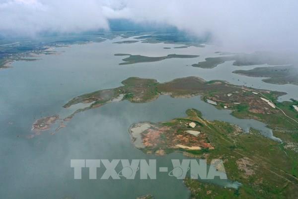 Thuỷ điện miền Trung dừng máy phát điện để kiểm tra đường hầm