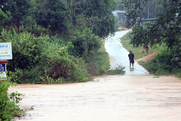 Dự báo thời tiết ngày 28/10: Lũ các sông tại Trung Bộ và Tây Nguyên đang lên