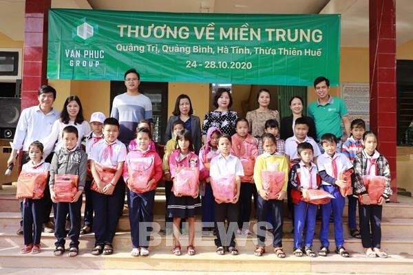 Tập đoàn Vạn Phúc ủng hộ 3 tỷ đồng cho đồng bào miền Trung bị lũ lụt