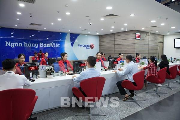 Ngân hàng "đua" tặng lãi suất, quà tặng cho phái nữ dịp 8/3