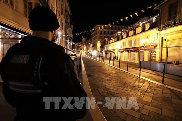 Pháp tái phong tỏa toàn quốc do ca nhiễm COVID-19 tăng đột biến