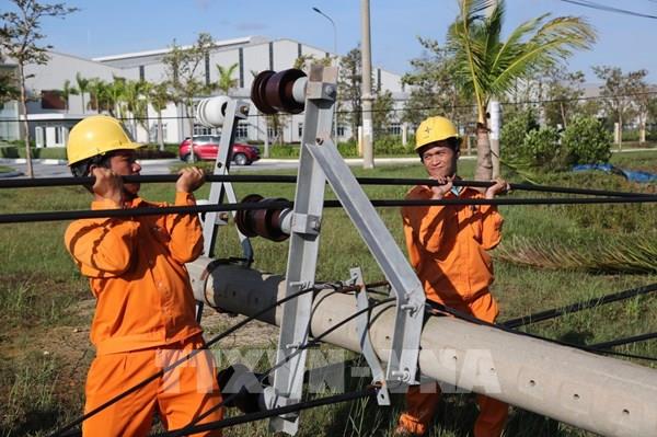 Điện lực miền Trung khẩn trương khắc phục hậu quả do bão số 9 