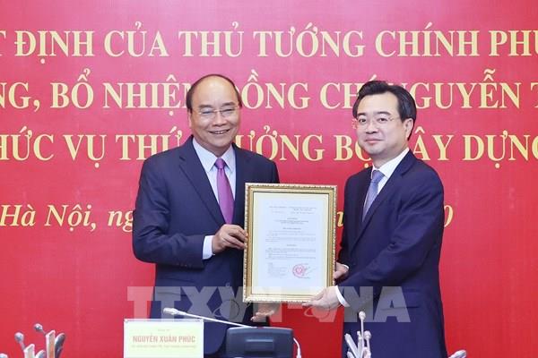 Thủ tướng Nguyễn Xuân Phúc trao quyết định bổ nhiệm Thứ trưởng Bộ Xây dựng