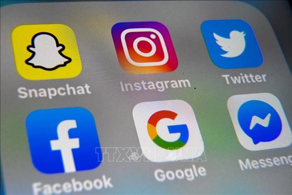 Facebook và Instagram tiếp tục khóa tài khoản của Tổng thống Donald Trump