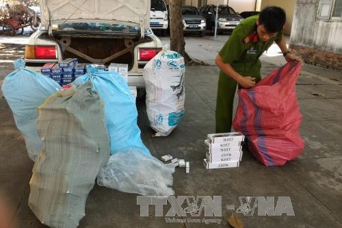 Tây Ninh: Nhóm buôn lậu vứt 9.000 gói thuốc lá ngoại để thoát thân