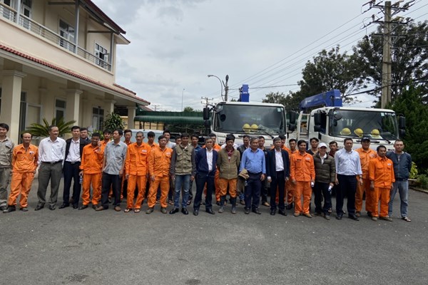 Điện lực miền Nam cử cán bộ hỗ trợ khắc phục sự cố do bão tại miền Trung