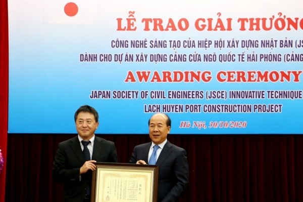 Cảng cửa ngõ quốc tế Hải Phòng nhận giải thưởng công nghệ sáng tạo Nhật Bản