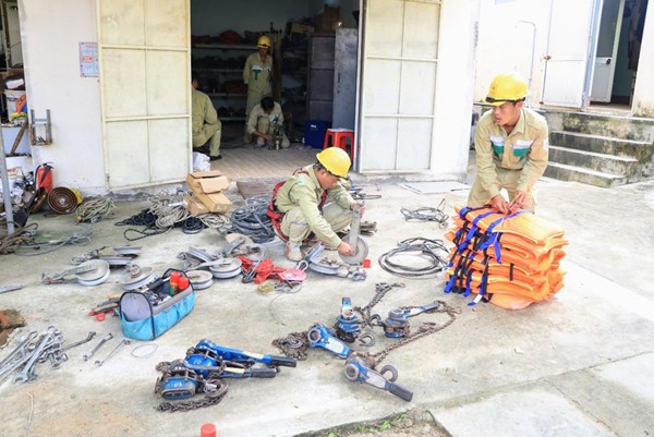 PTC3 hỗ trợ điện lực Quảng Ngãi khắc phục lưới điện 110 kV sau bão số 9