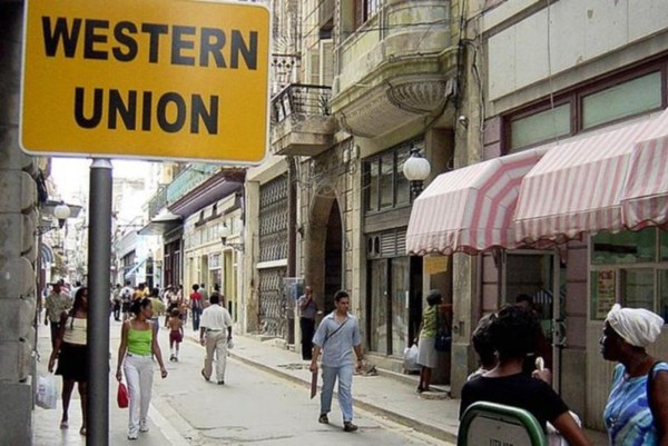 Western Union rút khỏi Cuba do lệnh trừng phạt của Mỹ
