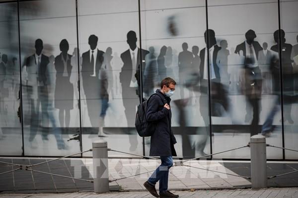 Châu Âu siết chặt các biện pháp, hạn chế tái bùng phát COVID-19