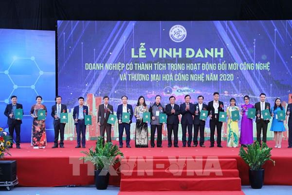 Vinh danh các doanh nghiệp có thành tích đổi mới và thương mại hóa công nghệ
