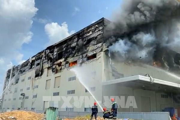 Bình Dương: Khống chế vụ cháy lớn tại công ty sản xuất bàn ghế sofa