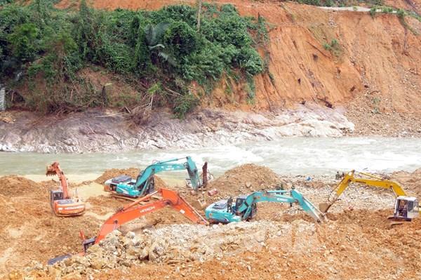 Nối lại việc tìm kiếm 12 công nhân mất tích tại Thủy điện Rào Trăng 3