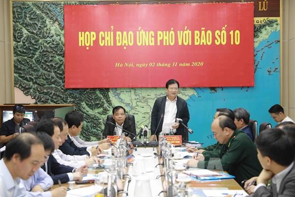 Phó Thủ tướng: Kêu gọi tàu, thuyền tránh trú và sơ tán dân trước bão số 10