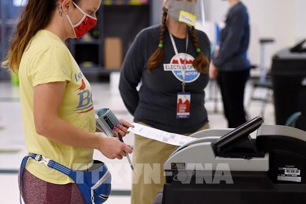 Bầu cử Mỹ 2020: 6 bang đầu tiên đóng cửa các điểm bỏ phiếu