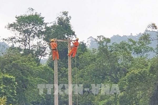 Khôi phục, cấp điện trở lại cho xã vùng cao của tỉnh Quảng Bình