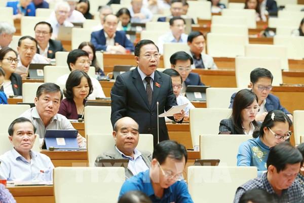 Bên lề Kỳ họp thứ 10: Giải quyết khó khăn để duy trì tăng trưởng kinh tế