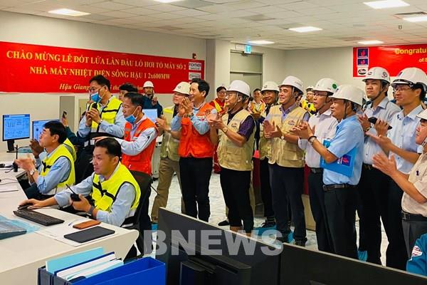 Thành công đốt lửa lần đầu lò hơi Tổ máy 2 Nhiệt điện Sông Hậu 1
